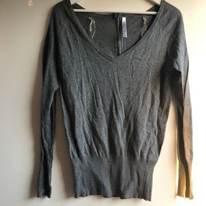 Long sleeve, v-neck sweater tunic, zipper back